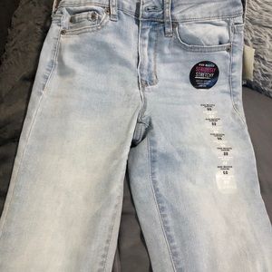 high waisted jegging. Light wash